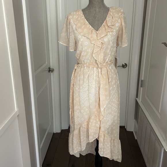 NWT! Fair Haven Women’s Beige&White Paisley Floral High Low Ruffled Dress Sz S - Picture 2 of 11